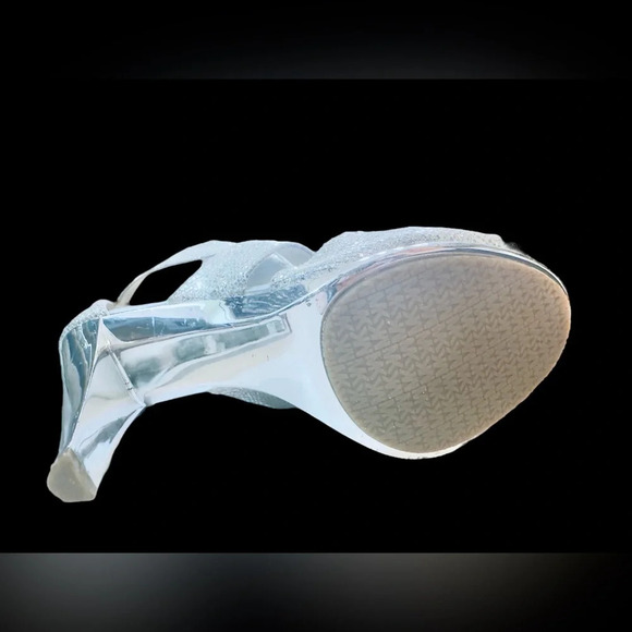 Michael Kors | Berkley T-Strap Dress Sandals (9.5) - Picture 7 of 11